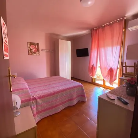 Da Debby Πανσιόν Πίζα